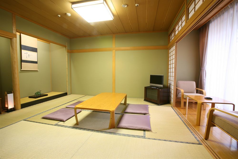 Takarazuka Hotel Buitenkant foto