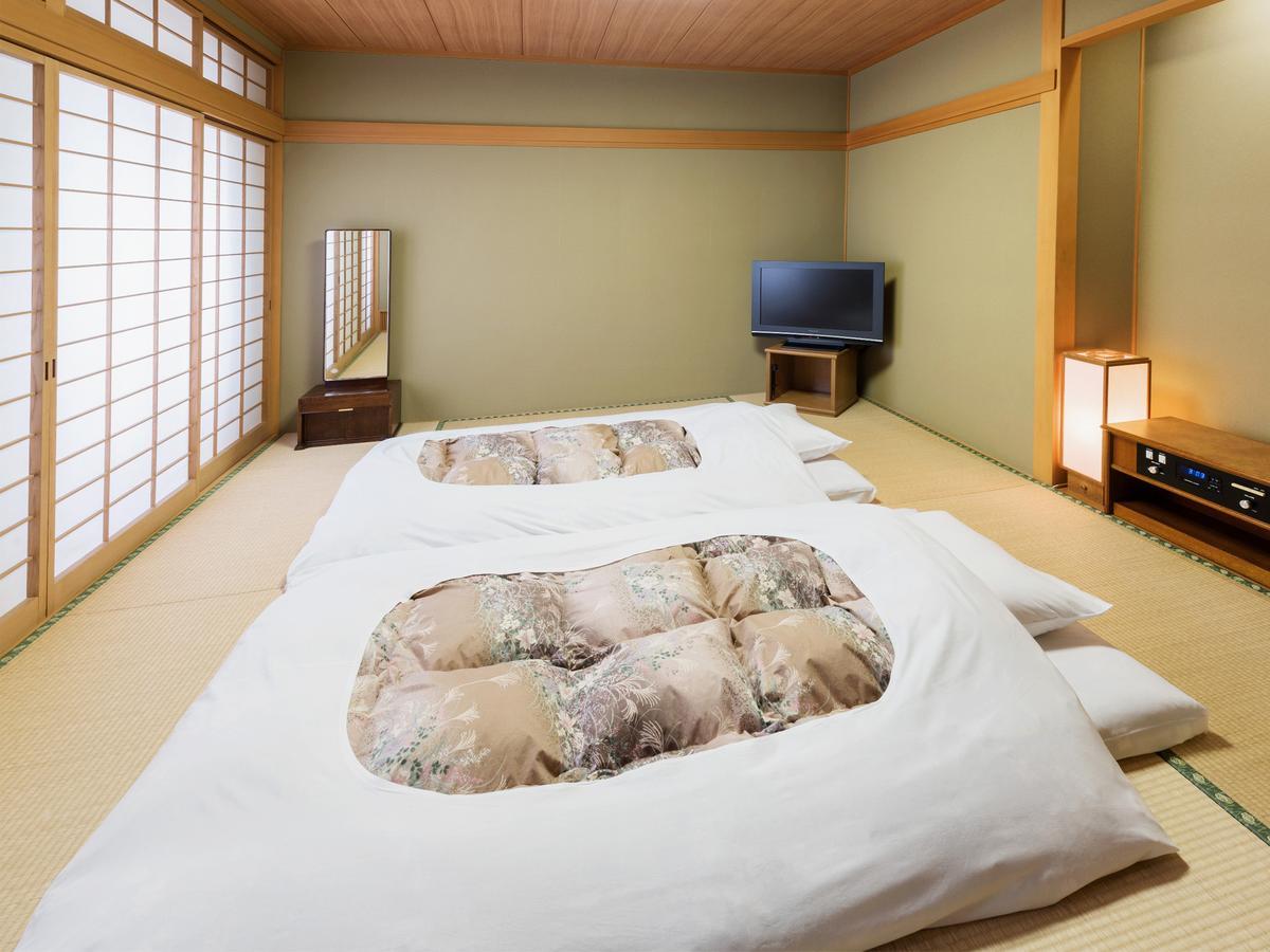 Takarazuka Hotel Buitenkant foto