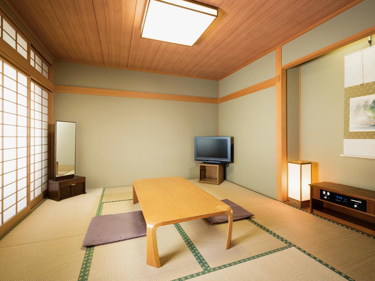 Takarazuka Hotel Buitenkant foto