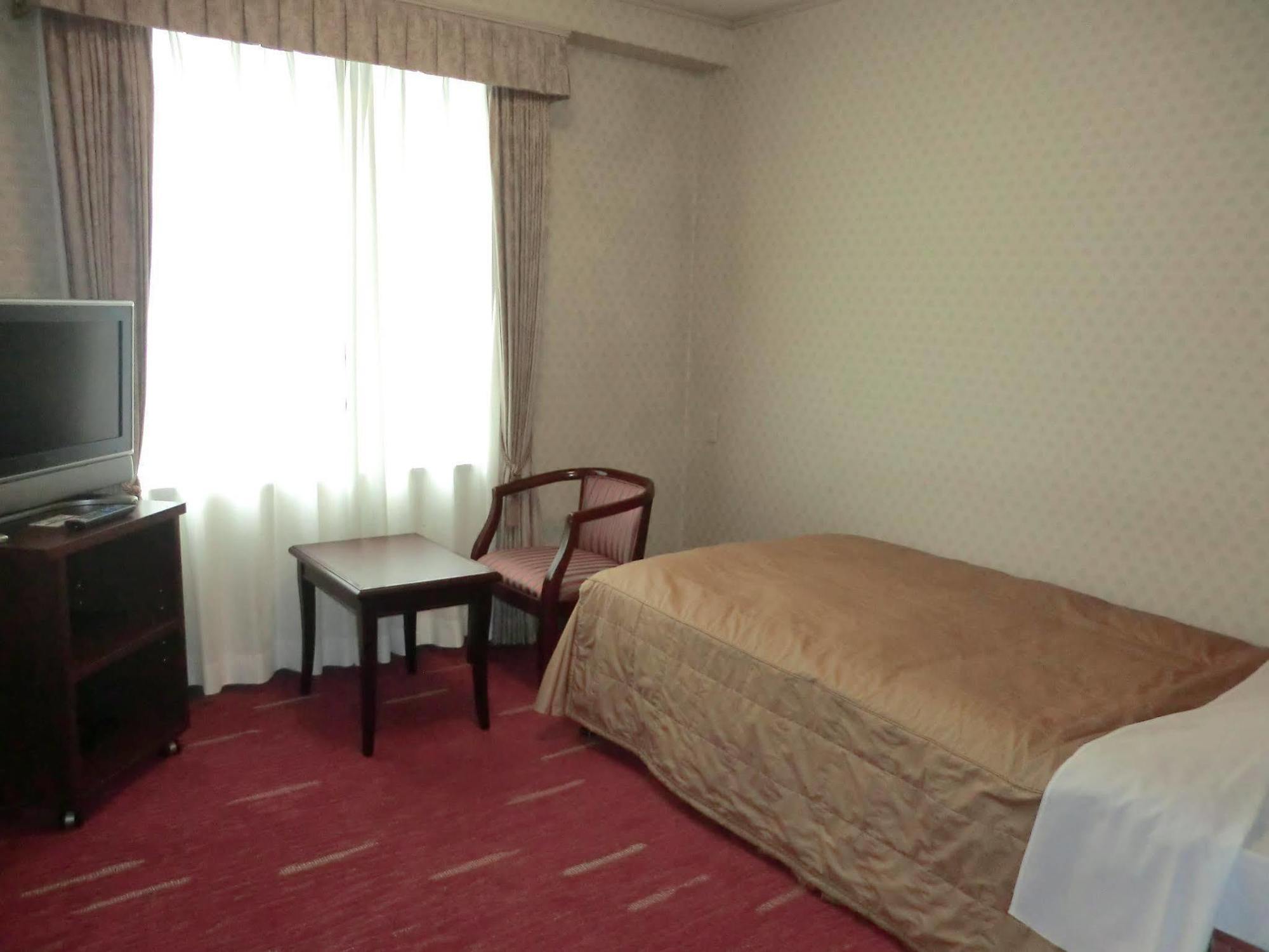 Takarazuka Hotel Buitenkant foto