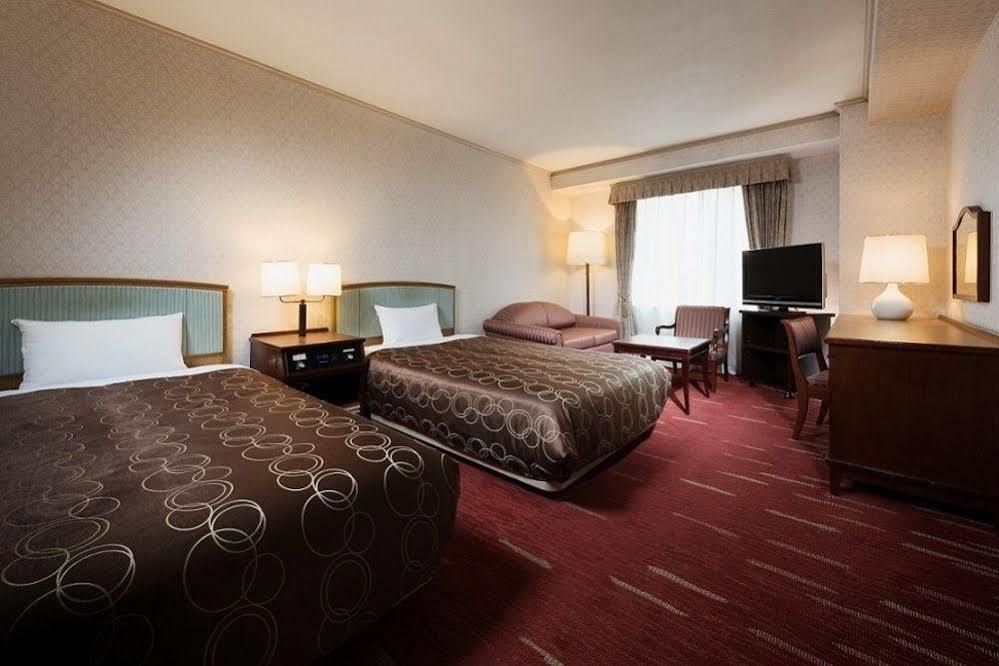 Takarazuka Hotel Buitenkant foto