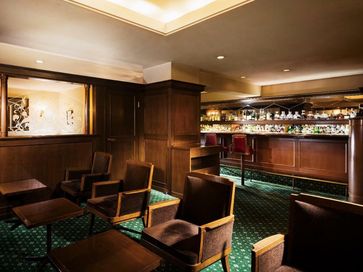 Takarazuka Hotel Buitenkant foto